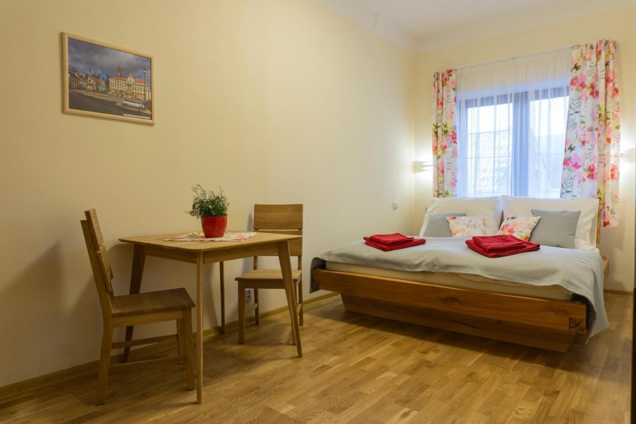 Penzion Ruze Benesov nad Ploucnici Екстер'єр фото